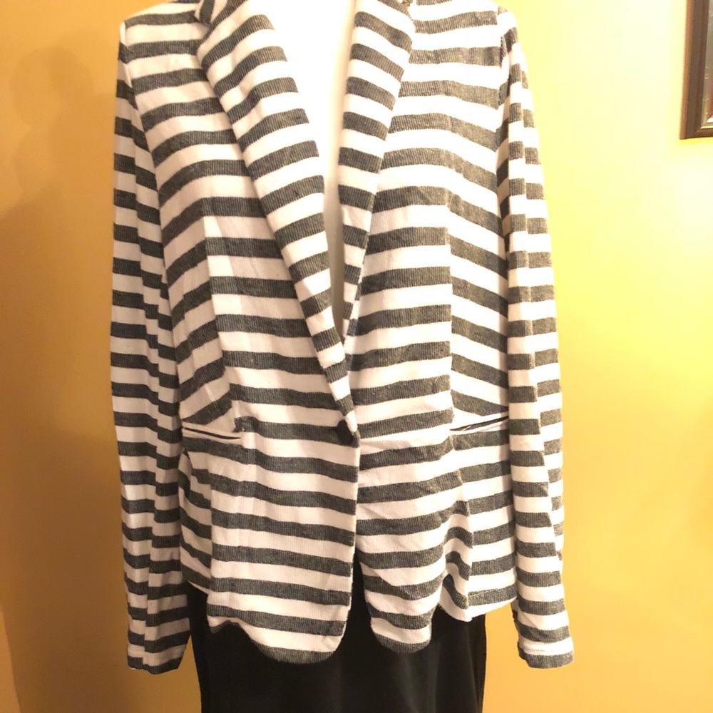 Cute light Plus Size jacket perfect for Fall!